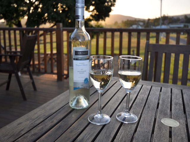 Dugandan Hotel - Lake Moogerah Caravan Park